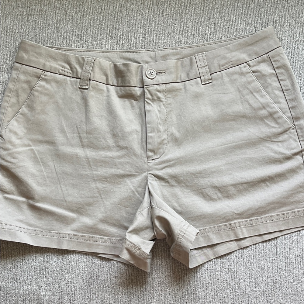 Magellan Outdoors Women's Beige Shorts 4.25” inseam